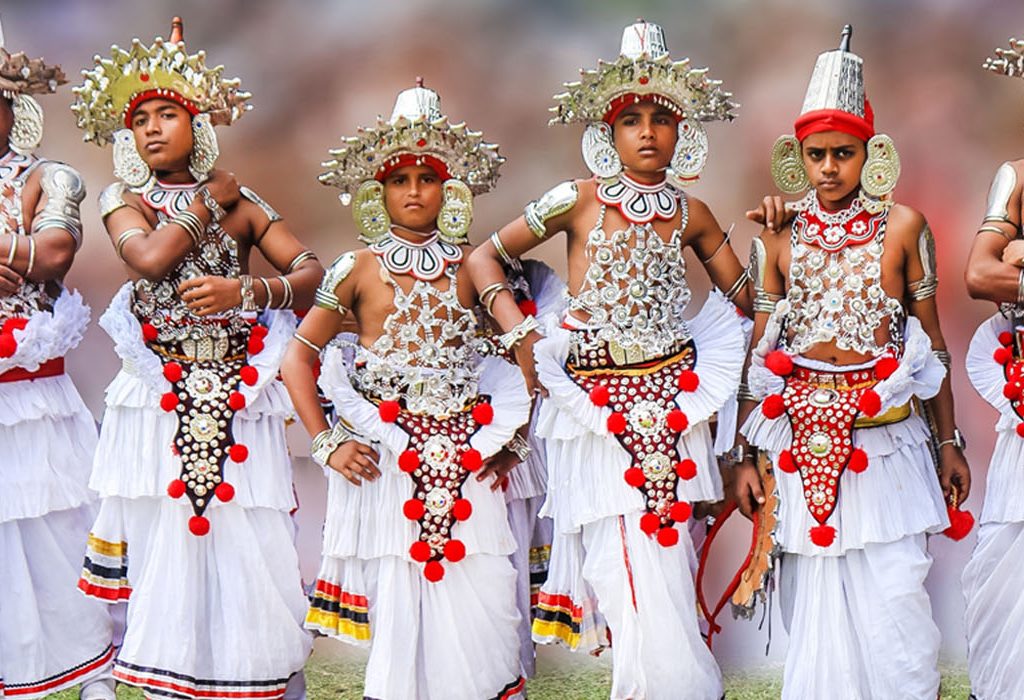 Sri Lankan Traditional Dance (Kandyan Dancing) | Lanka Tour Experts