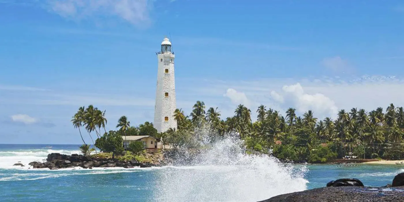 Dondra Head Lighthouse: Places to Visit in Matara, Sri Lanka